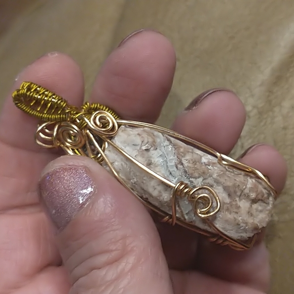 NWT Stone Pendant - Picture 2 of 4